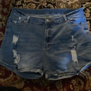 PLUS SIZE DISTRESSED JEAN SHORTS